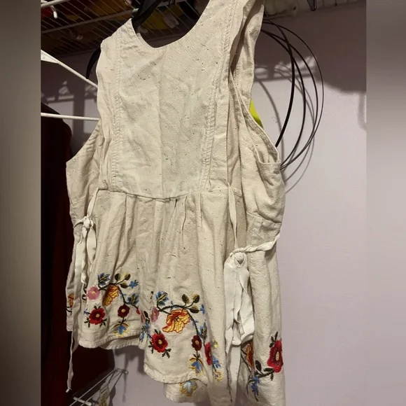 Embroidery blouse - Picture 4 of 5